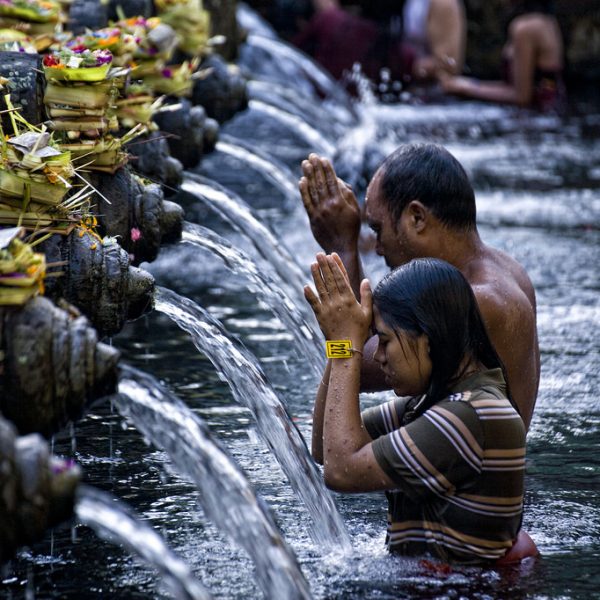 “Melukat” to Purify Mind Spiritually